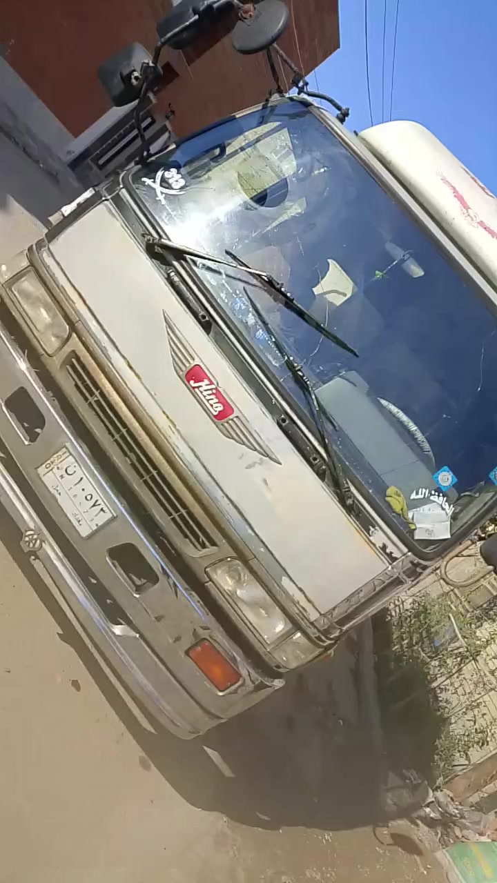 السلام عليكم هينو سبعين عادي بيهة بخار بس صرف مابيهة تخم تاير السنويه ماصاقطه رقم  الطول سته وربع سيارة جاهزة كهربائيات كلهة شغاله *********** بس الغمارة عوزه صبق بس

