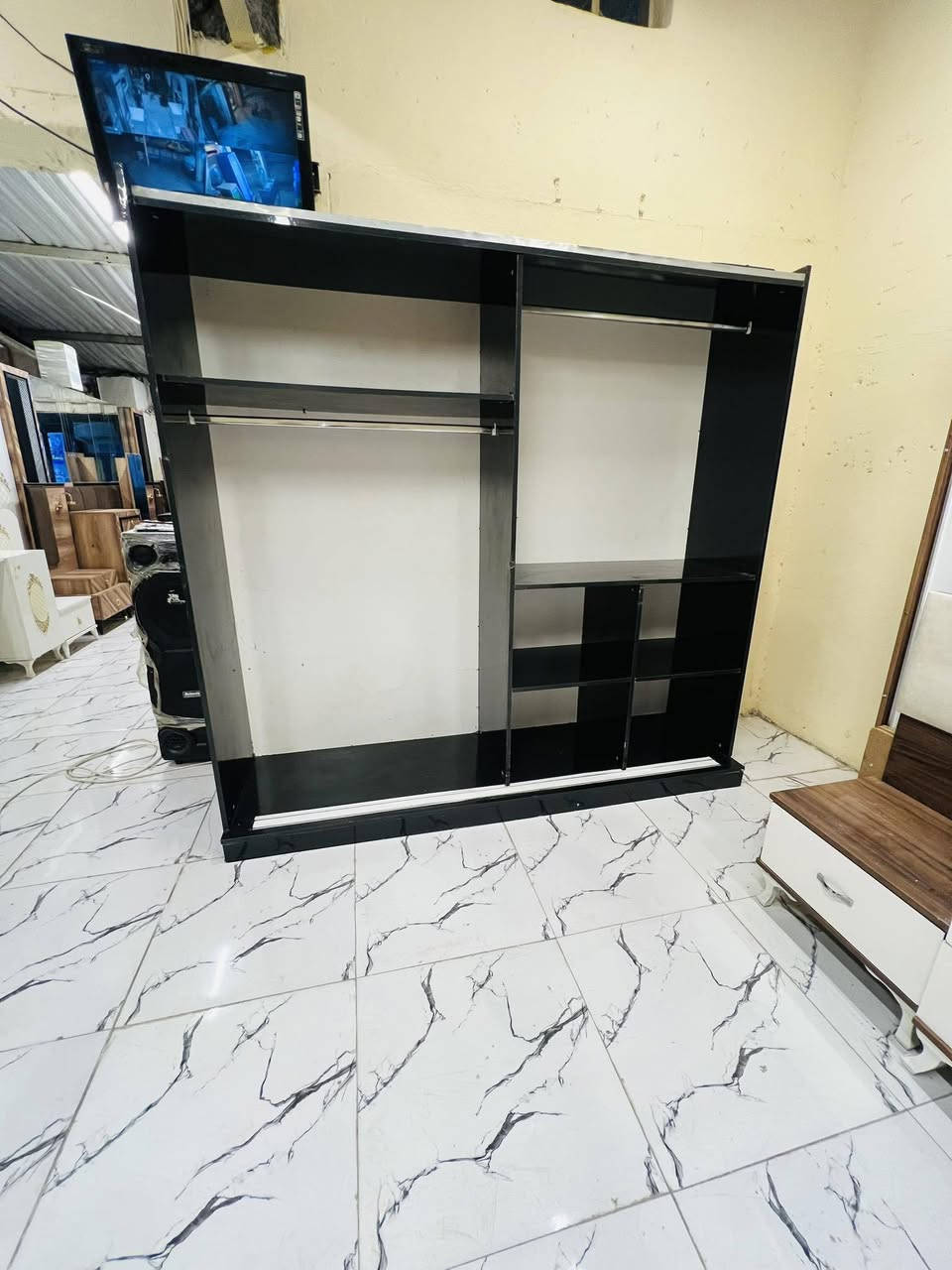 غرفة نوم مستعملة🇹🇷
 نضافة80 ٪💯
عدد القطع / 5
نضام / أسلايت 💢 
400🔒
شد ونقل داخل بغداد مجاني🚛
يوجود توصيل محافضات


**إذا كنت صاحب هذا الإعلان وتريد حذفه لأي سبب، رجاءا أرسل رسالة إلى الدعم الفني**