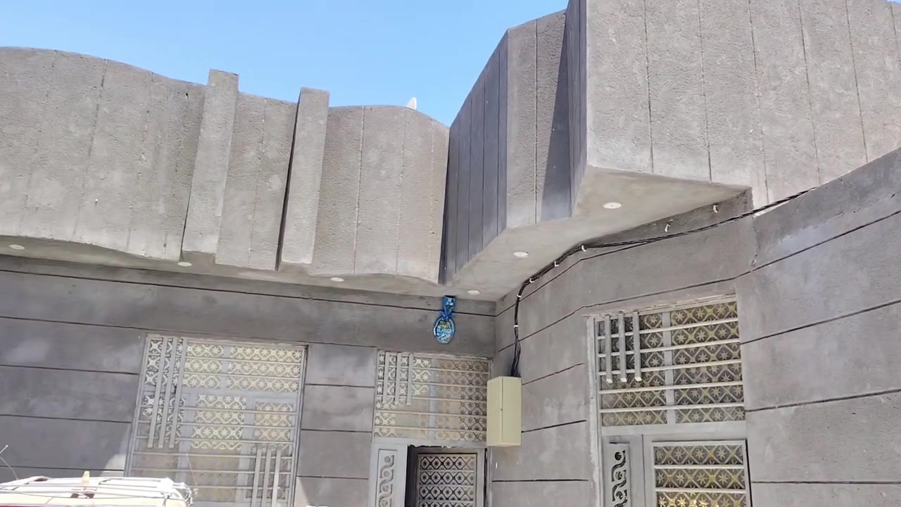 السلام عليكم بيت للبيع بحي العلماء على الشارع بيه غرفتين صاله مطبخ ديوانيه *********** زراعي ارظيه صب صطح صب
