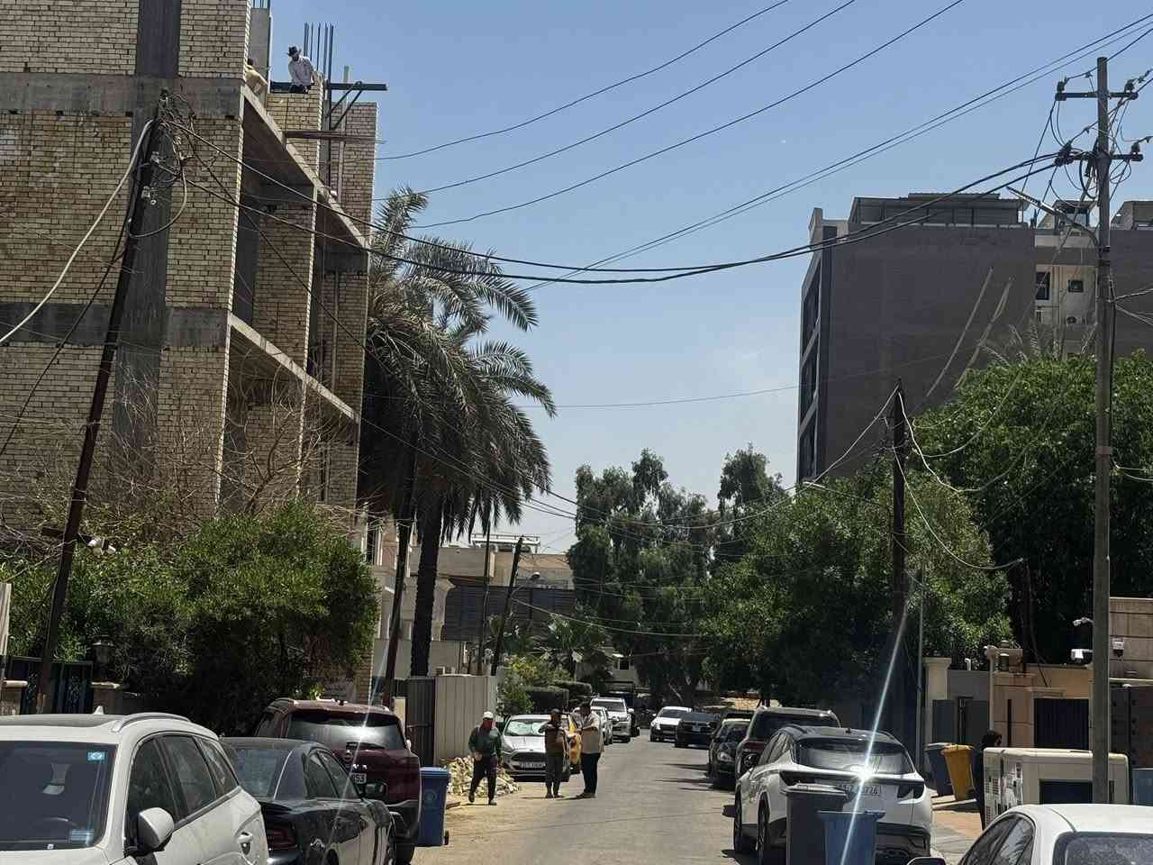 دار للبيع عرصات الهندية جهة السدة 

المساحة 300 متر 

الواجهة 10 متر 

للتواصل على الرقم *********** مهندس اسامة
