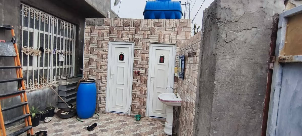 بيت ١٥٠ متر بلديه معامله كامله يعني بس تجي تمشيها باسمك وتقسط للدوله اقساط شارع ٨٠ من جهة  النجف مقابيل مقبيل المدرسه المجاوره لدائرة الموارد المائيه رابع بيت من شارع ٨٠ بيت نضيف وجديد كامل من كلشي السعر ٧٠ وبي مجال فرصه لا تعوض كامل خدمات مي كهرباء تبليط مجاري خط مولده ذهبي


**إذا كنت صاحب هذا الإعلان وتريد حذفه لأي سبب، رجاءا أرسل رسالة إلى الدعم الفني**