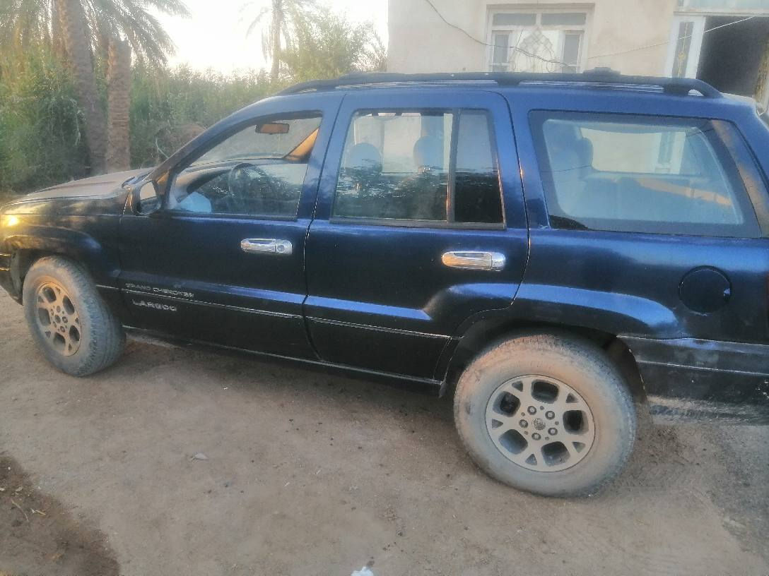 جيب شيروكي موديل ٢٠٠٠ مكفول من كلشي 
ما عدا التبريد يحتاج غاز  مكينه كير حداديه ٧٠ بالميه  رقم بغداد بسمي شرط التحويل رقم مميز  موجوده السياره بالبصره النشوه الدير *********** بيع مستعجل كلش البصرة, العراق
