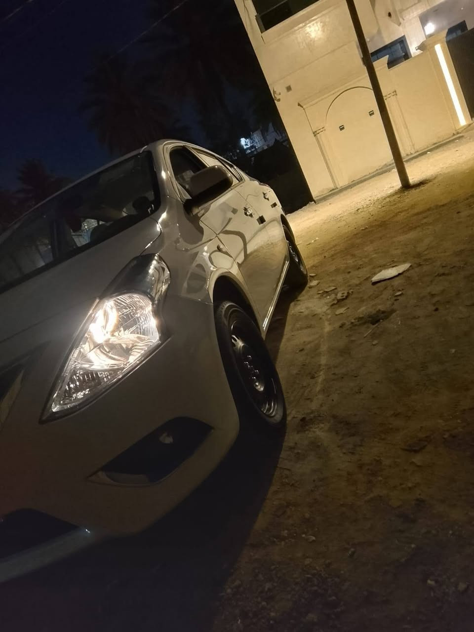 السلام عليكم للبيع نيسان سني هندي بليتة زركه 2024 كفاله عامه من كلشي ماشيه 11 الف السياره كله على وضع الشركه  رقم بغداد بسمي لل استفسار هاذ رقمي واتساب ما متواجد عل فيس ***********
