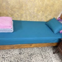 سرير صاج اصلي تكمه درجة اولى  نفر ونص ونفر ( سعر ٢٥٠) ميز تواليت وبوفي...