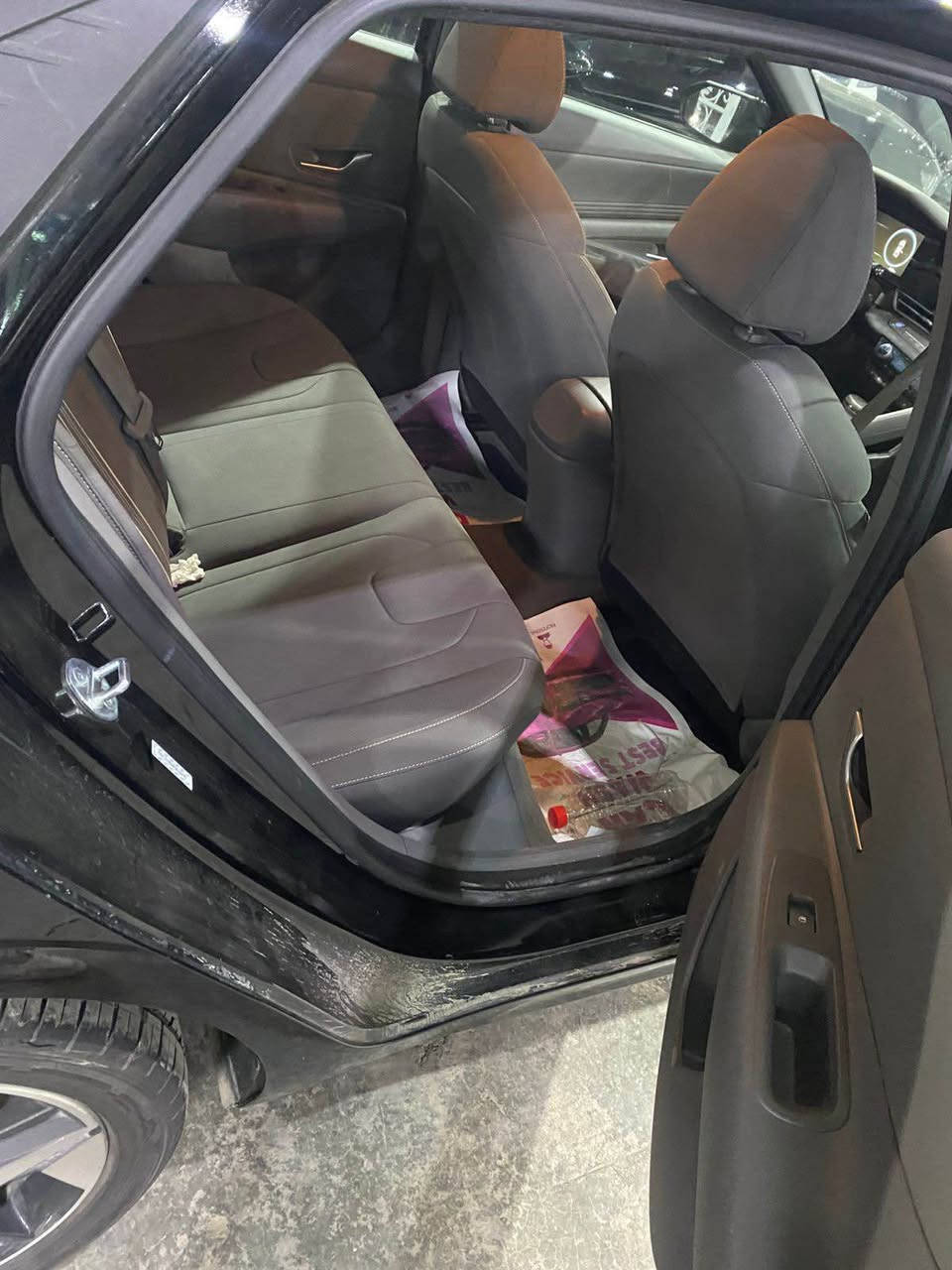 السلام عليكم للبيع هونداي النترا وارد أمريكي موديل ٢٠٢٣ رقم بغداد باسمي ماشية ١٥ ألف ميل مكينة ٢٠٠٠ دوش السيارة فول عدا الفتحة حادث جاملغ وبنيد صفحة اليمنى ومباوك باب صدر وياهن توحيد لون بصمة شاشة ديجتال رادارات هندر بصمة السعر ١٥٥ وبي مجال 
مكان سيارة بياع 
*********** بغداد, العراق
