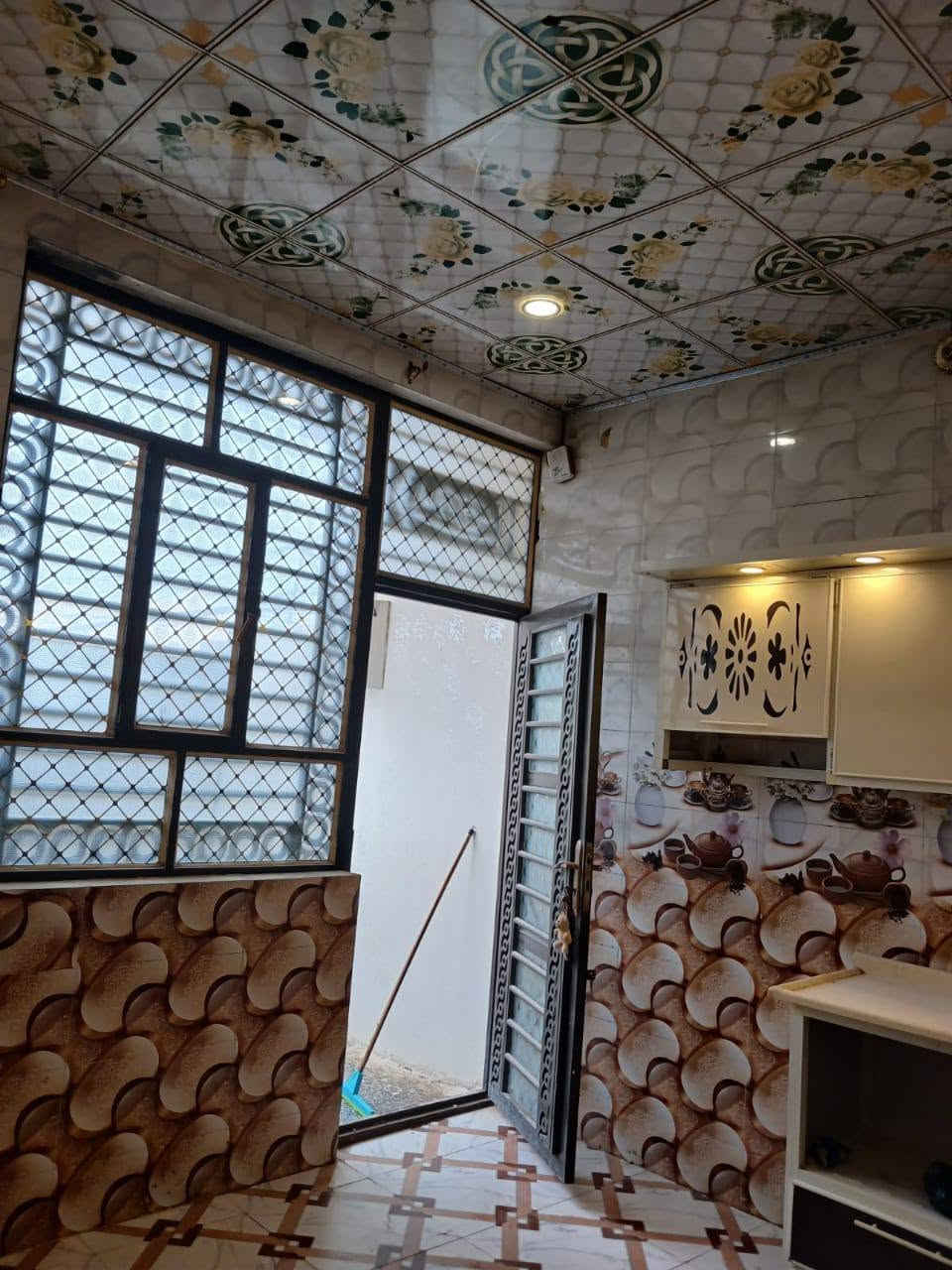 بيت للبيع مساحته 150  ركن سند25 في كربلاء المقدسة تحديدا  الحر الرشديه مقابل مجمع الايتام لستفسار ‏‪***********‬‏
