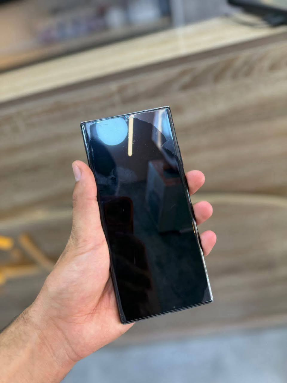 من رخصت الادمن samsung note 20 ultra ذاكره 256 عشوائيه 8+8=16 كامرات خير من الله ما مبدل شي وكاله بس بي نقطه سوده بل شاشه وطخه بل ظهر الي يم الكامره  جديده 400الف انه ابيعه 270الف وبي مجال حك الجيه وهاذا رقمي *********** واتساب عنواني ديالى المقداديه الهارونيه

