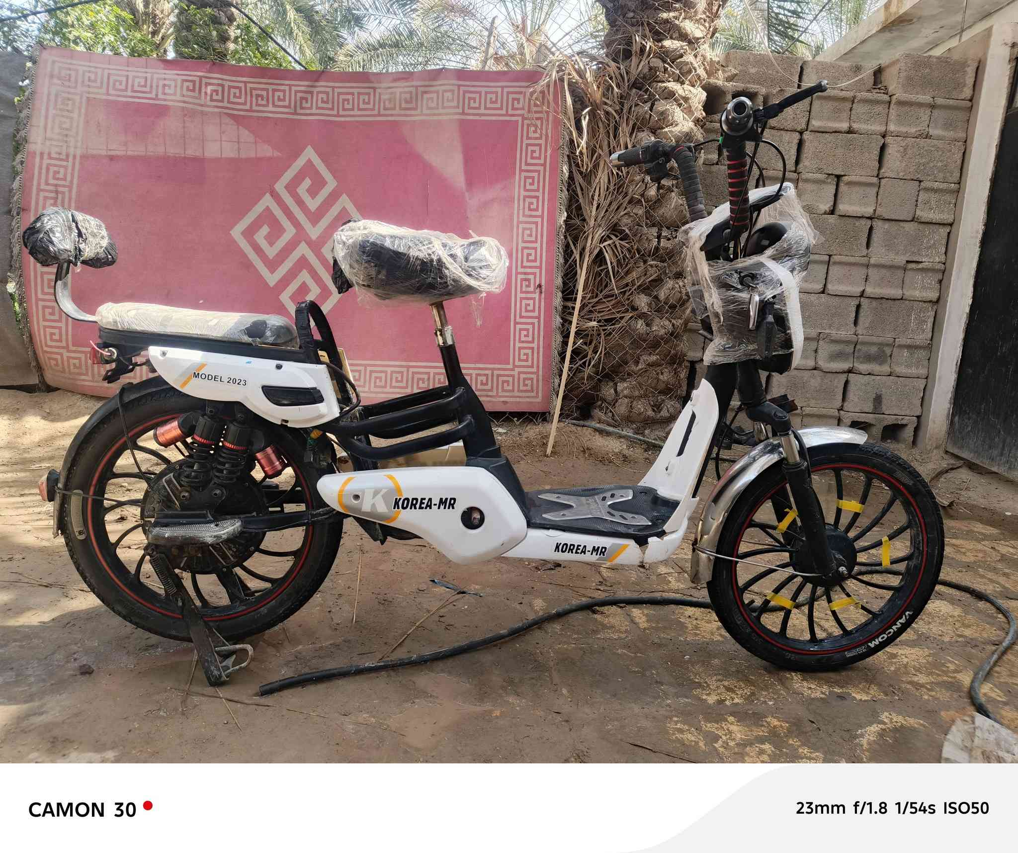 سلام عليكم بايسكل شحن موديل23
نضيف كما موضح بل صور 

اربع بطاريات 

مابي اي نقص كامل مكمل السعر200 مكاني ديالى بعقوبة رقمي***********
