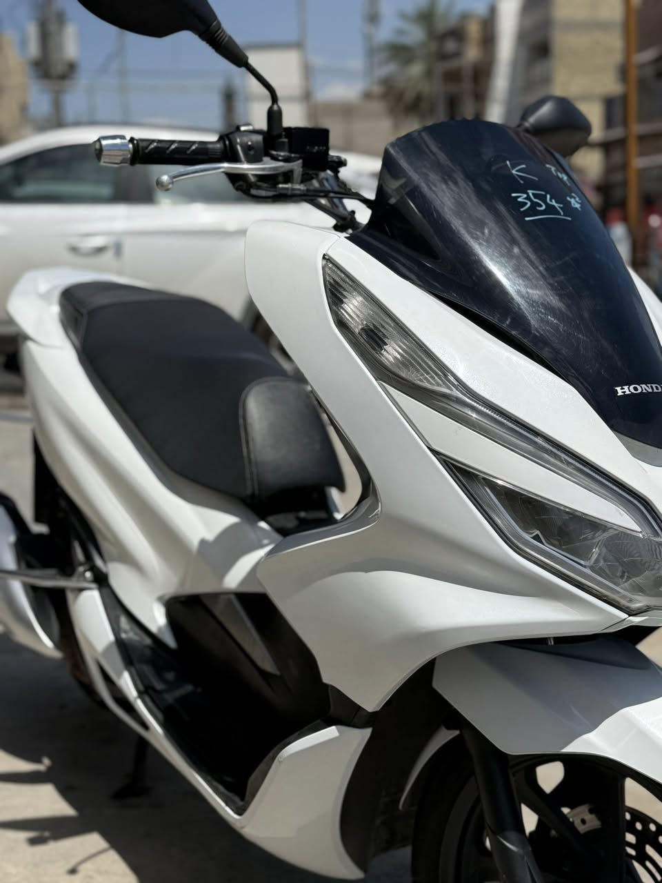 السلام عليكم
_دراجه pcx الجيل الثالث 
ياباني ياباني ياباني 

_محرك 150cc
_ماشيه 18 الف حقيقي 
_صارلها 4 اشهر من نازله 
_بصمه وحده 
_محركها يخبل برغي ما مفتوح بي 
_نضافتها 98‎%‎
_حساس زدحام 
_حساس أستان 
_دراجه نضيفه ومحركه حلو
السعر 23 بيها مجال حك الجيه لا اكثر دراجه حيل حلوه ونضيفه 

المكان:الشعب حي الجزائر  ***********
