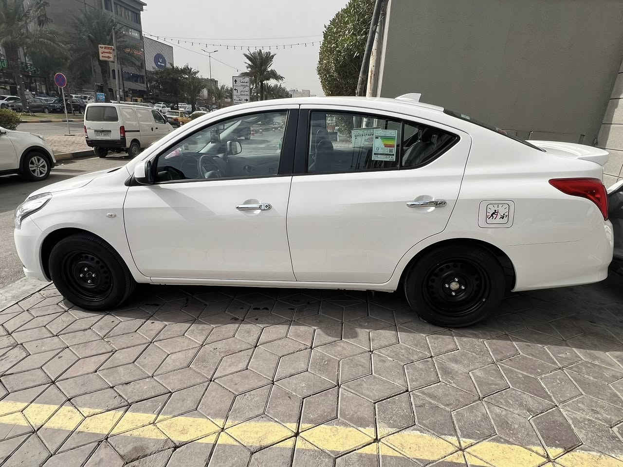 السلام عليكم
نيسان صني 2024 هندي ام الضمان شركة السور 
فول مواصفات 

ماشي 5900 
كفالة عامة من الضربة والصبغ والبارد والشخوط 

السيارة صارف عليه كشنات + ارضية جلد + صندوق جلد 
بالاضافة الى سستم سماعات عالي واضح 

ربع دينار ما تذب عليها 

-سويجات ٢ 
-كتلوكات الشركة على حطتهن 
-السبير ما نازل والعدة بعدها بلجيس
  والتايرات مال شركة على حطتهن جدد -السيارة بيها كبات مال ويل ما شاديهن بعدهن

-رقم بغداد جديد بأسمي سنوية وهزة جديدة 

-السعر 139 وبيه مجال بسيط 
-المكان بغداد المنصور 
***********
