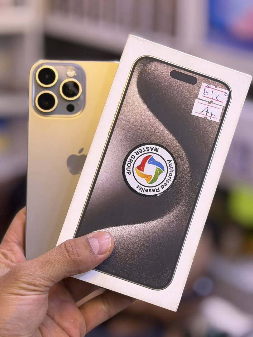 ايفون 15 برو ماكس ضمان وكاله ماستر اصلي بطاريه 95 اقوى ذاكرة 512 نص تيره جهاز نضافه حاله حال جديد شخط واحد مابي لا مفتوح ولا مصلح ضمان من مركز 5 ايام وين ميعجبك افحص ملحقات كامله 
السعر مليون و200 الف قفل العنوان بغداد البياع شارع عشرين 
هاتف *********** 📞📞
هاتف ***********📞📞
