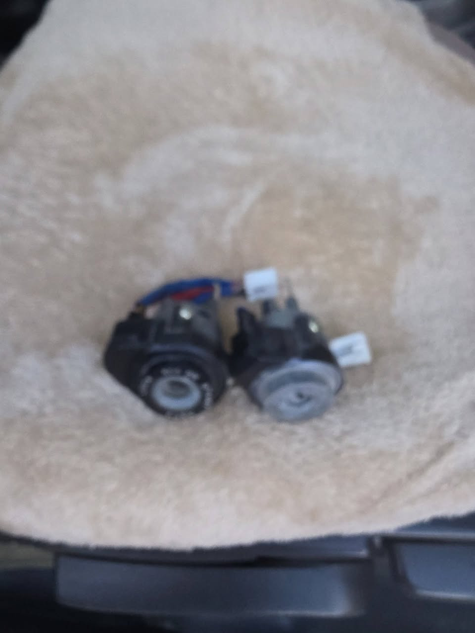 السلام عليكم
للبيع عربانه وره كامله مفصخه ونضيفه فلنجات جدد كامله 
ستيرن كامل شغال 
جوزات ثنين  
غراض نضيفات قيم وخذ بما يرضي الله 
مكاني الكوفه للستفسار *********** 
بي واتساب
