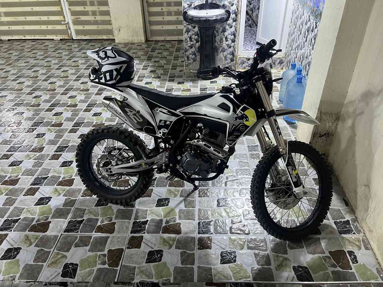 السلام عليكم 
CRX300cc
2024
دراجه جديده بمعنى الكلمه
ماشيه 5000
يعني مضمومه
سعر / 1500 مليون و خمسميه
مكان جلولاء 
***********
