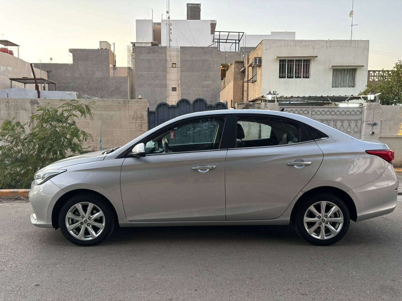 للبيع شانجان L7 حرة
سياره مكفوله ماشيه ٢٠ الف
مواصفات السياره
فتحه 
كشنات جلد
اشاير مري 
مانع انزلاق
حساسات خلفيه
تحكم ستيرن
شاشه
سياره مال جناي
السعر 103$
مكاني بغداد الدورة
الاستفسار***********
