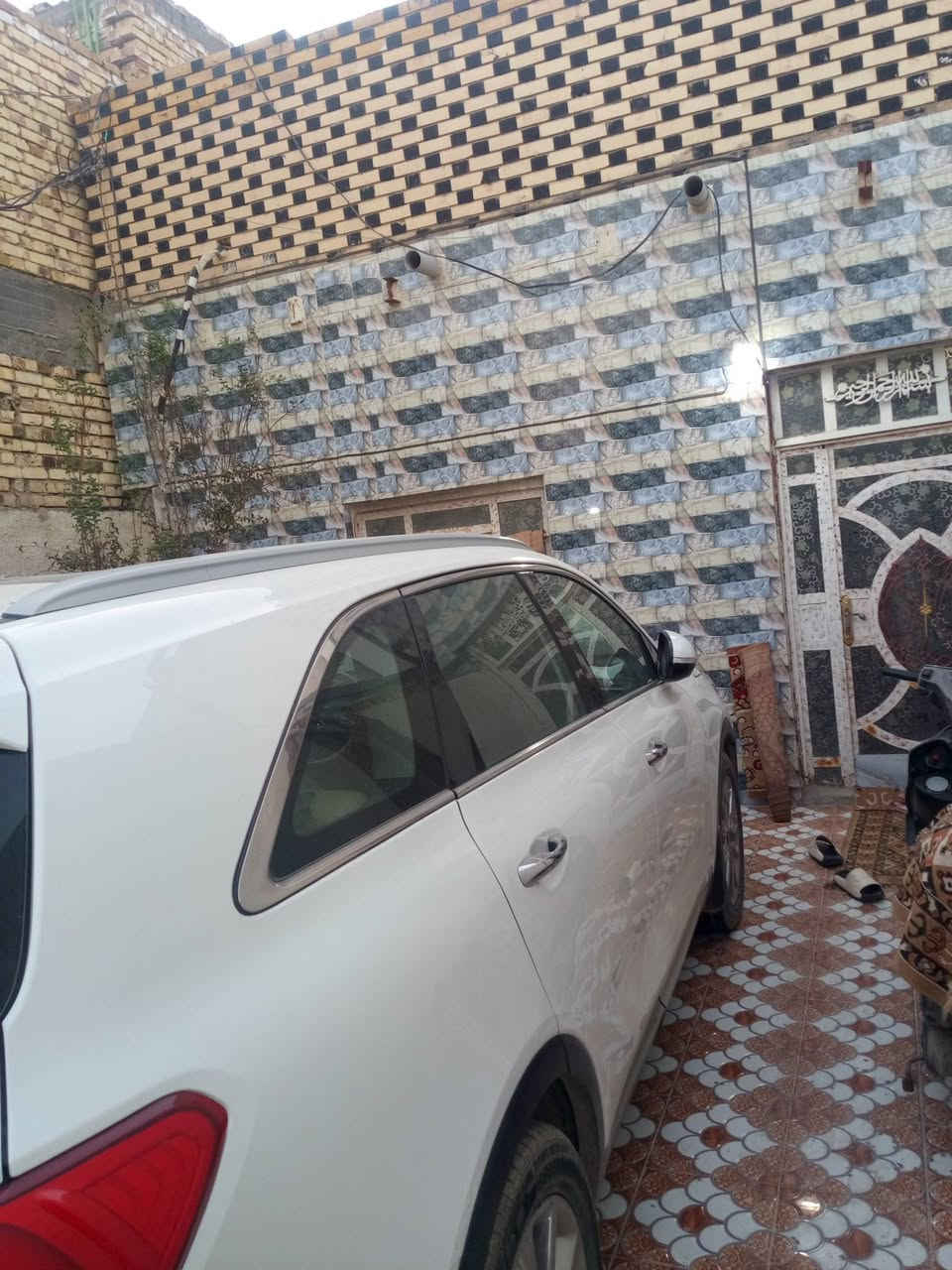 بيت للبيع الرفاعي التفيج قرب مدرسة دار البيظاء بيت جاهز اونظيف الف ماتخسر عليه گبل تسكن المساحه 137 اونص رقم الهاتف ***********
