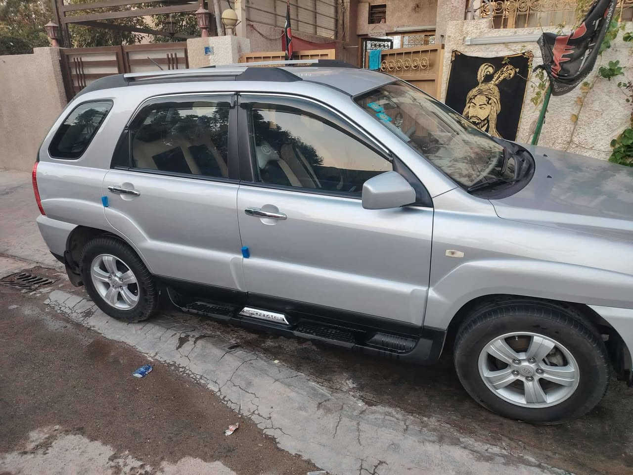 سلام عليكم سياره سبورتاج موديل 2009بيها صفحا مصبوغا اثر جراد وشخوط الجماليه مصبوغه بدون ضربه  سعر 110العنوان بغداد الرقم ***********
