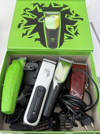 عندي هاي المكائن الحلاقه كلهن للبيع وكلهن يشتغلن مع جميع النمر والكيبل...