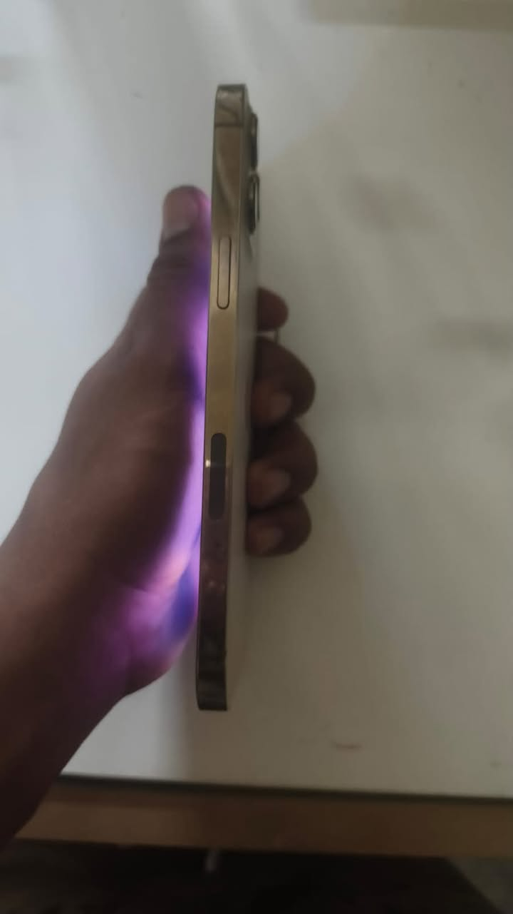 سلام عليكم متوفر ايفون 12 pro. Max جهاز انطيك يا بل شرط  جهاز نضيف حيل فقط بي هاذ الخط في الشاشة وما ماثر عل لمس  بطارية94.  السعر 500 الرقم تواصل واتساب فقط ***********ذاكرة 256
