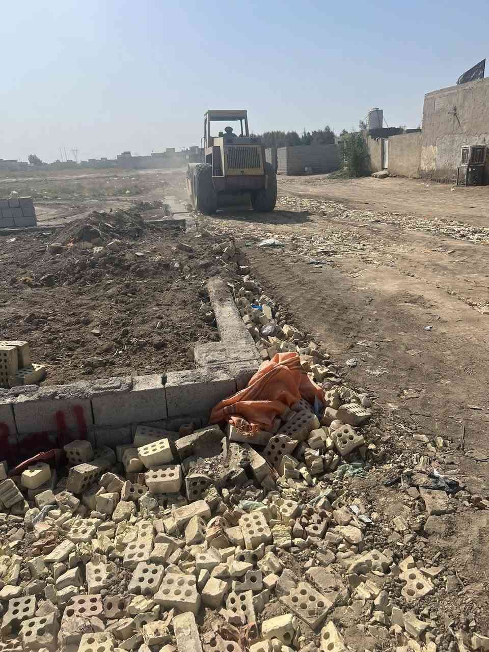 نص دونم للبيع مع قطع ***********
