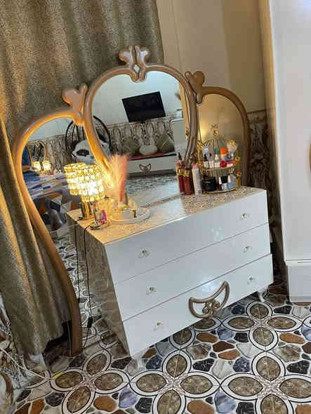 غرفه للبيع جديده فقط الكنتور محكوك مكان السلايت سعرها فقط 400 الف عنوان بغداد القاهره الاتصال على رقم ***********@
