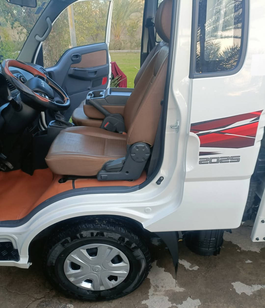 السلام عليكم للبيع موديل 2025 اردني
السياره مكفوله كفاله عامه  ماشيه 10الأف وقابل للزياده
رقم بغداد باسمي السعر 165$وبيهه مجال بسيط ***********
