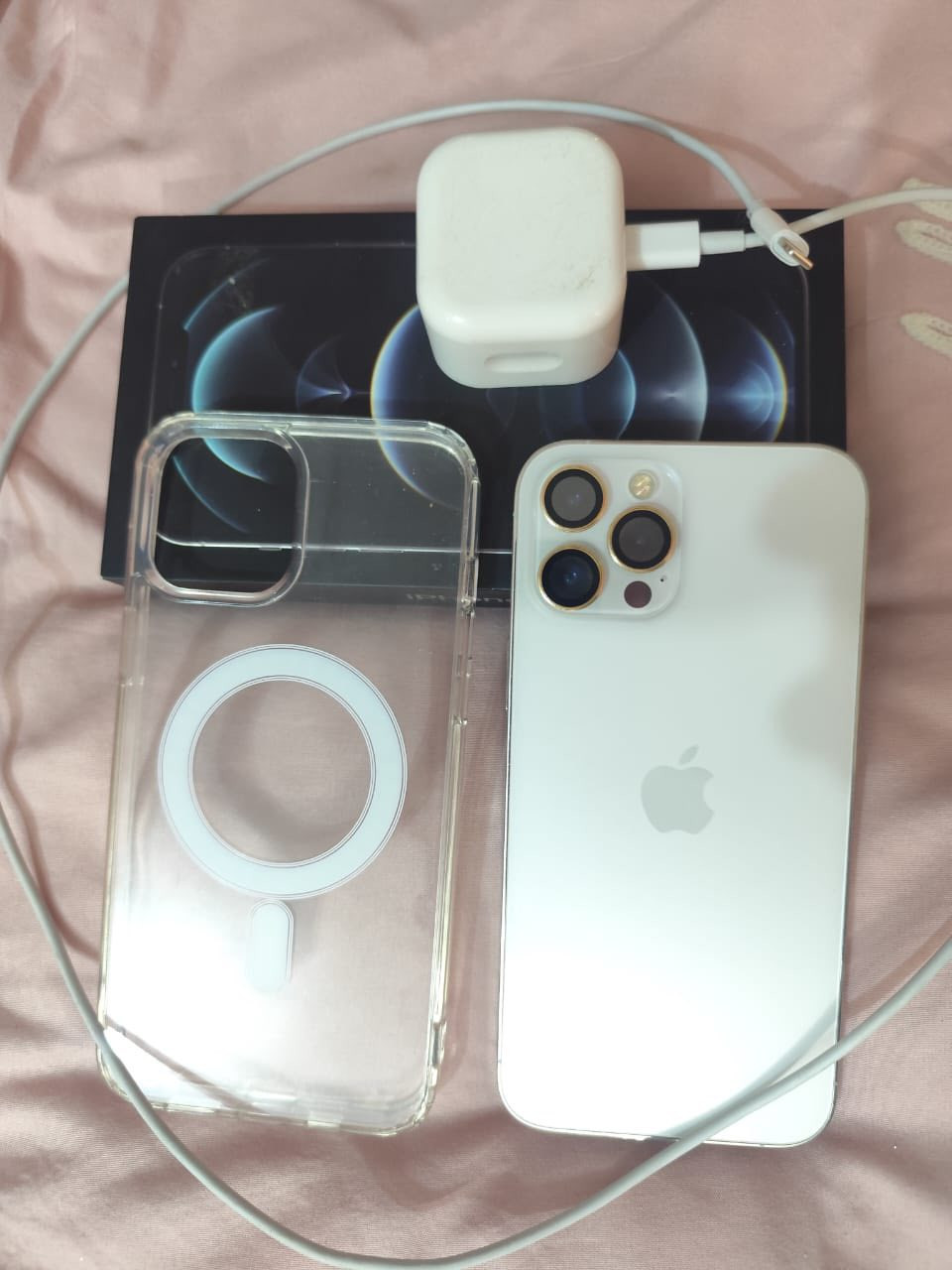 ايفون 12بروه ماكس +كامل ملحقات +معلايه بطاريه المكان الدوانيه قضاء السدير السعر 450وبيه مجال الشراي ***********
