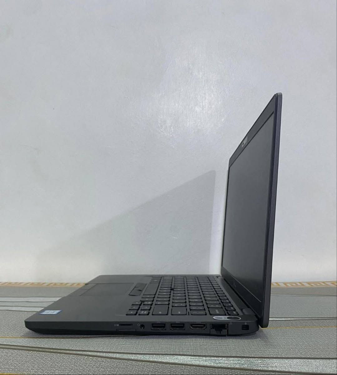 Cori5  gen 8 
كور فايف جيل ثامن
Ram 8
رام ٨
Hard 256 ssd
هارد ٢٥٦ اس اس دي
14 fhd touch
شاشة ١٤ لمس فول اتش دي 
كرت متصل ٤ كيكا
كيبورد ضوئي 
السعر 260 الف دينار 
واتساب ***********
