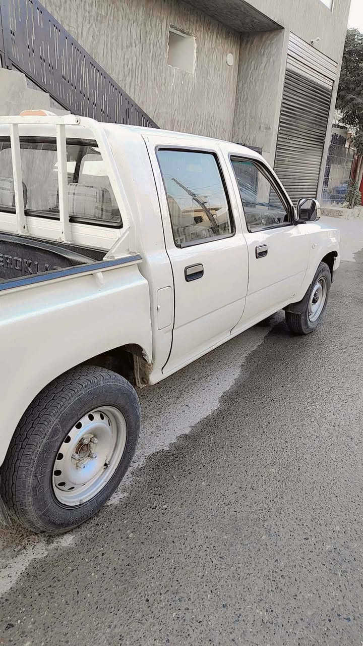 ئەدمیرال 2005 تەبرید پاوەر بۆیاخ نیە کامل مەسرەفی کراوە سیارەکە بێ مەسرەفە هەموو گیانی بەشەرت گێر مەکینەئەکسل بەشەر فیتەر    52 گەڵا مەعامەڵا برایانە ڕەقم***********
