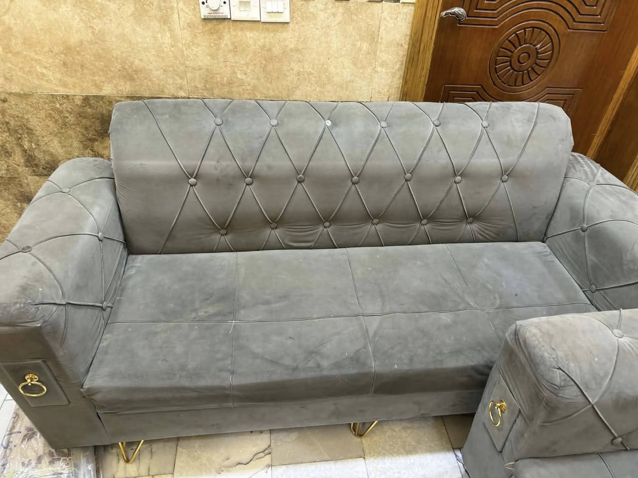 السلام عليكم
تخم عشر مقاعد للبيع 
العنوان بابل حله مركز المدينه 
للاستفسار المراسله او الاتصال 
***********
