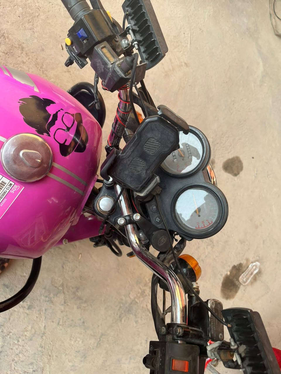 السلام عليكم
دراجه ديوان لبيع مرقم رقمين مو واحد
دراجه بلاديه بس بيه تبخير 
نقص مالته قبق زنجيل فقط
 تحويل ثاني يوم باسمي الدراجه 
مع العلم الدراجه ناعمه
  مكاني حي الجامعه
رقمي ***********
