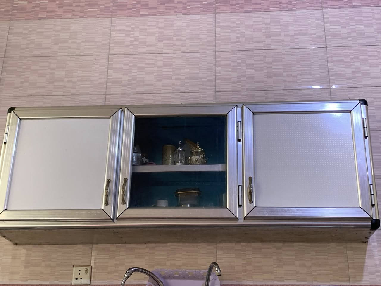 اغراض منزلية للبيع باسعار مناسبة جدا تصفية منزل
1- كاونتر مع الملحق ( 130 الف ) 
2- غرف نوم عدد ثنين مع كنتور بابين + ميز تواليت + جرارات الغرفة الوحدة سعرها (250 الف ) 
3- طباخ خمس عيون اصلي (160 الف )  + ساحبة(75 الف ) 4- غسالة عادية (25 الف ) 
5- مبردة حديد(100 الف )
6- فرفوري انتيكه
7- زوالي عدد 10 قياسات جميلة بسعر (200 الف ) 
للاستفسار / *********** 
(غير متواجد خاص )
