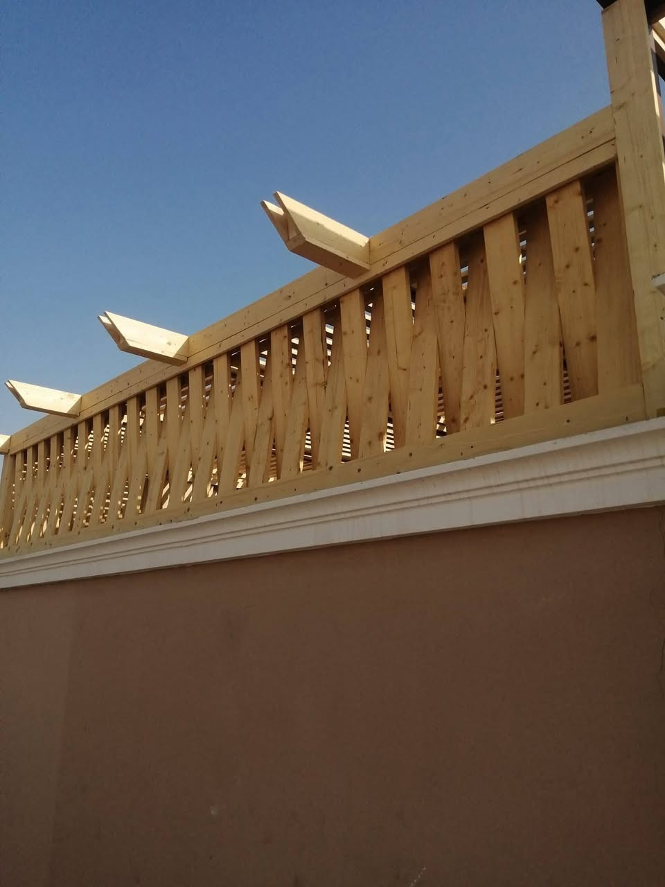 مستعدون لعمل المظلات والمنازل وجلسات الخشب   للاستفسار ***********

