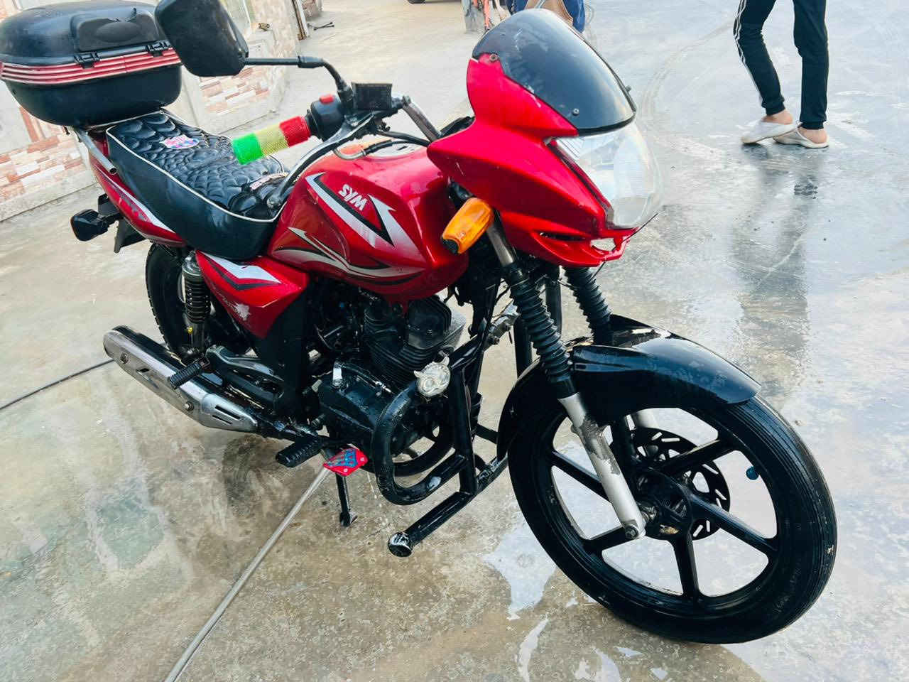 السلام عليكم من رخصه لأدمن دراجه للبيع سايم سوبر
موديل 2017

بي وراق ومكمرك 

محرك 150 وناعم لا بخار ولا تنقيص  

كهربائيات جاهزه 

تشغيل سلف 

تايرات جدد 

جاهز من كلشي 

السعر 800 وبي مجال الشراي. يدلل

المكان الانبار العامريه قرب جسر بزيبز 

خاص موجود ورقم ***********
