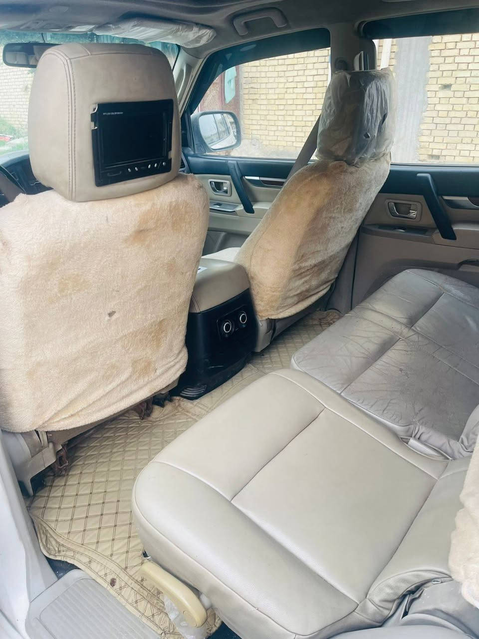 السلام عليكم باجيرو موديل 2008 محدثه 2014 فول موصفات فتحه تحكم ستيرن حساسات اشاير مري شاشه كامره مكفوله كفاله عامه بيه فقط بانيد مبدل بدون ضرر داخلي مكينه كير حداديه تبريد ثلج تخم تاير جاهزه للأخير السعر 110 وبيه مجال مكاني ناصريه قضاء شطره رقم الهاتف ***********
