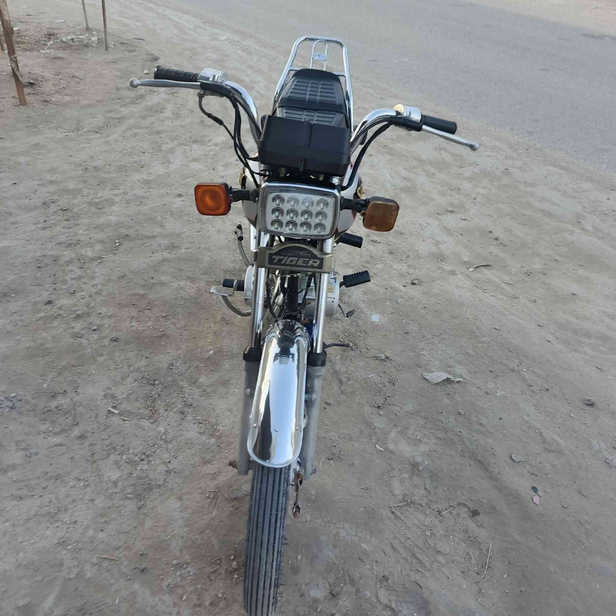 السلام عليكم تايكر للبيع نضيفه خير من الله مناقصه شي السعر 500وبيه مجال بصيط مكاني بابل المسيب ***********
