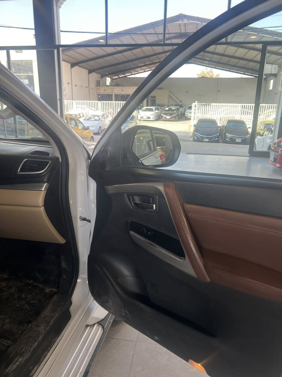 Mitsubishi Pajero Sport 2020🚨
اللون: ابيض⚪️+بصمة🫆
المحرك: 6V اوتوماتيك 8 سرعات✈️
نظام الدفع:  دبل 4*4📢
سعة الخزان:68 لتر اقتصادية مال جناي
كشنات جلد ، تحكمات ستيرن ، تحكمات مري+ مري شفط ,هندر بريك كهربائي , 7 راكب عائلي ،3قطع تبري، نظام شاشه لمس ,ثبات سرعه 🚨🚨

مصابيح امامية ليد/زينون💡
حساسات/كاميرا خلفية📷
الفئة : SUV📢
الضرر:بونيد فقط🚨
الامان: ABS+EBD ,نظام الثبات الالكتروني ,مانع انزلاق 
السعر: اتصل وادلل ❤️
رقم الهاتف: اسيا ***********📞+ كورك ***********
مكان السيارة مرصل
وكل الهلا بالجميع
