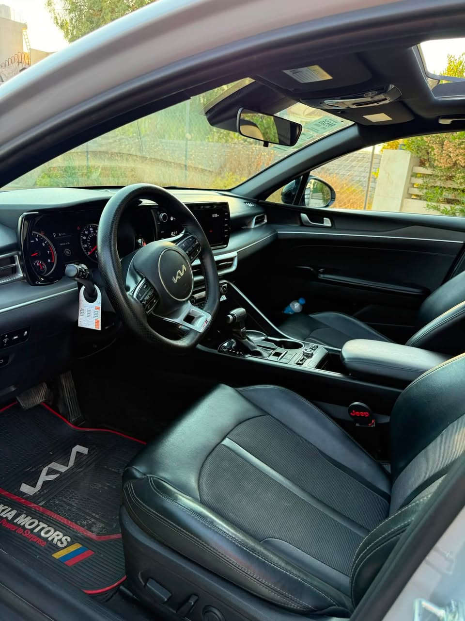 السلام عليكم k5 "
❤️2022 gt لاين فول للاخير 
بانورما كشنات تدفئة 🔥
ستيرن تدفئة شحن واير لايس 🤍
حساسات جانبية توقف ذاتي 👌
داخل جلد مخمل☮️ 
السيارة حلوة بمعنة الكلمة👌 
ضرراها ربع البوند والجاملغ الامامي ✖️
بيها ملاحضات بارد🧊
مكان السيارة موصل زهور دورة العبادي 
***********📞 بي واتساب 
سعرها 157 وبيها مجال
