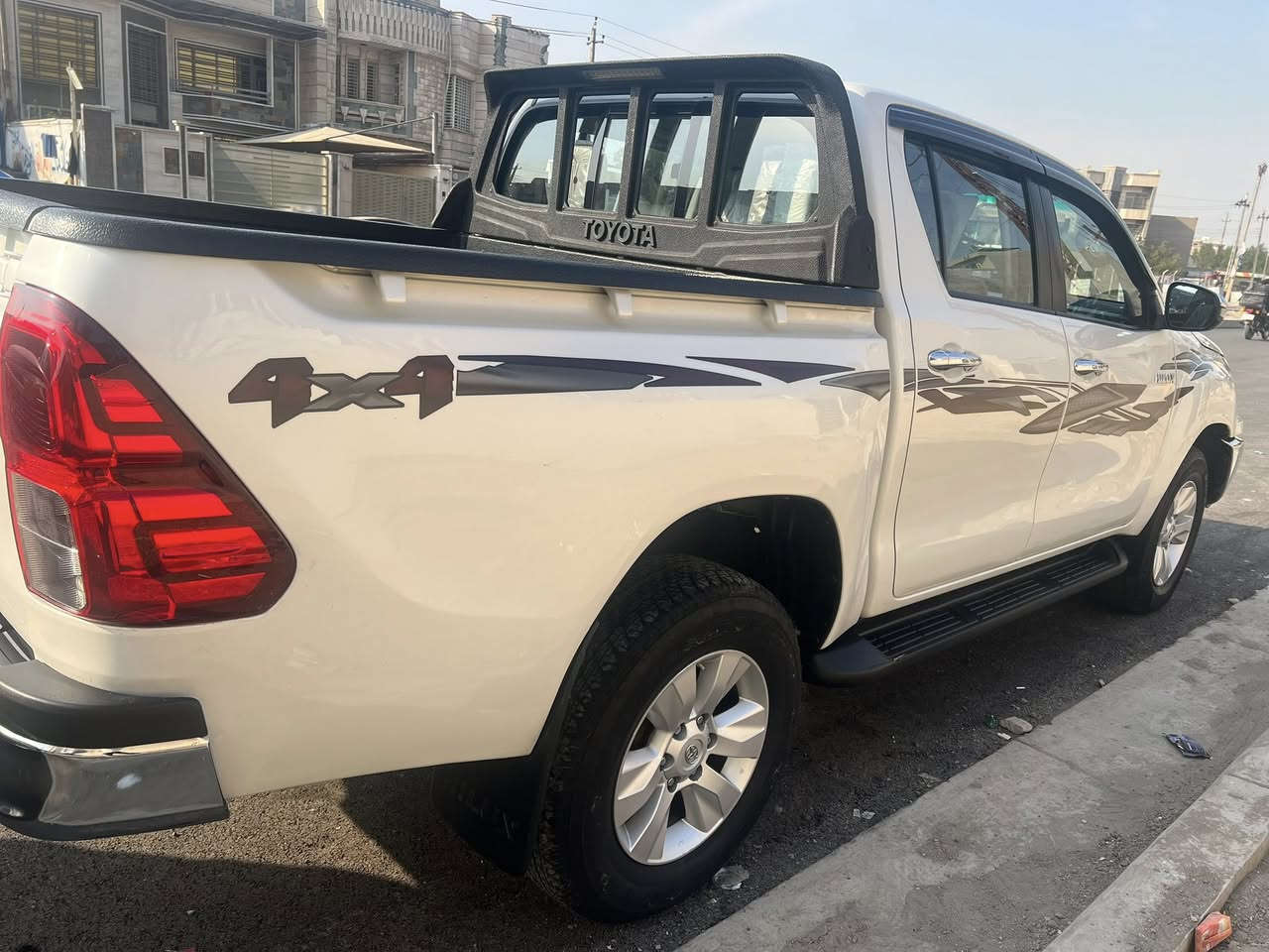 هيلوكس العالية 2020 ساز رقم بغداد 

ماشية 74 

بيها بارد وتكحيل بسيط لا فتح ولا تبديل 

السعر 270$.    عنوان بغداد البلديات الرقم ***********
