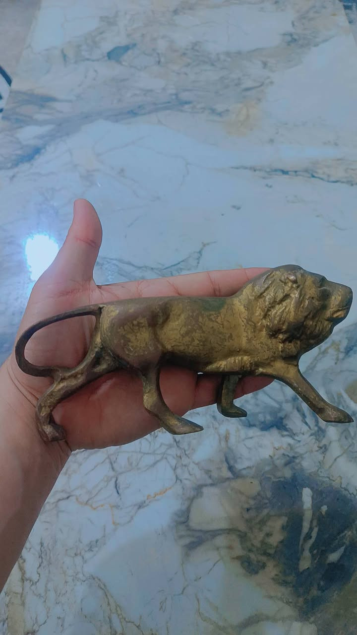 #مراوس #بمحابس ..
لشعاق الانتيك تحف نحاسيه من النحاس صلد وغير مجوف وزن القطعه كيلو غرام تقريبا صناعة الستينات والسبعينات للبيع شلع او مراوس بمحابس


**إذا كنت صاحب هذا الإعلان وتريد حذفه لأي سبب، رجاءا أرسل رسالة إلى الدعم الفني**