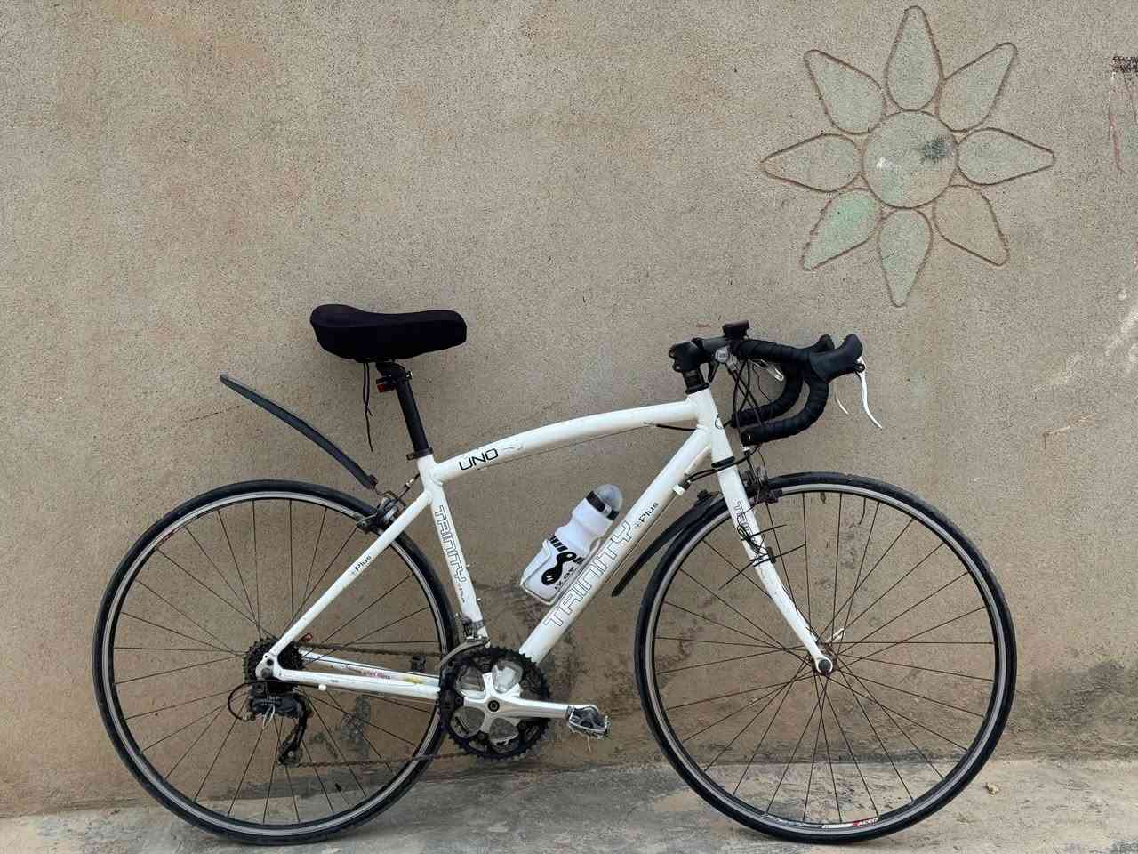 السلام عليكم   السعر 150 وبي مجال قليل
البايسكل للبيع مايحتاج اشرح كلشي كدام العين مرتب ونضيف بس ما مغسول بي عداد سرعه وبك لايت ولايات امامي ومطاره بايسكل مايعوزه كلشي ربع ما تصرف علي البايسكل المنيوم كله موجود خاص وموجود رقم *********** توصيل محافضات موجود مكاني موصل 🤍
