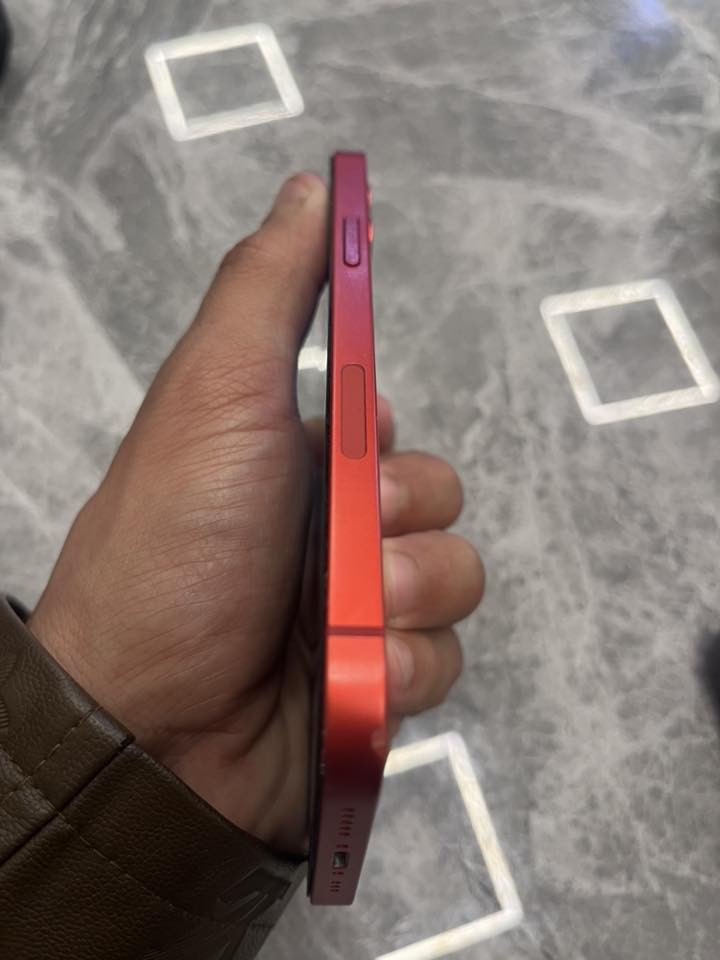 آيفون 12 لون أحمر مميز ذاكره 128 بطاريه 84 تفصيخ الجهاز كلش نظيف ومبدله فقط كلاسه سعر الجهاز 240 وبي مجال بسيط العنوان بغداد المنصور رقم تلفون *********** وبي واتساب
