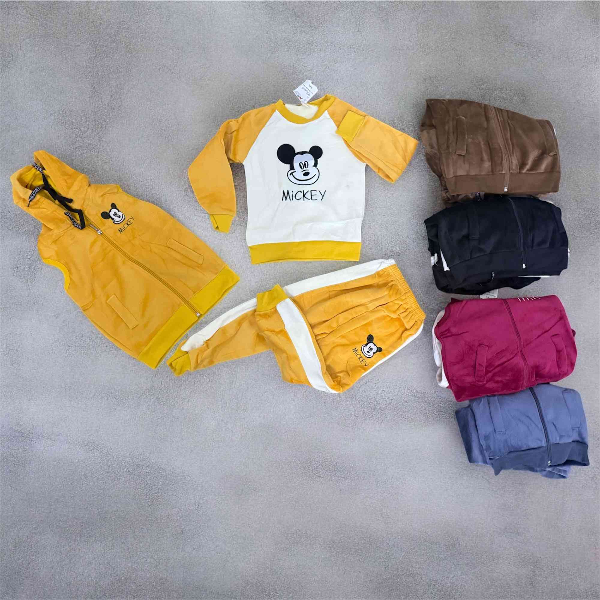 قاتی قەدیفەی ٣ پارچەی زستانە
دەرزەنی ١٢ دانەیە 
نرخی دەرزەن ٨٥ هەزار
صینە کوالێتی زۆر بەرزە
سلێمانی گەیاندن هەیە
***********
