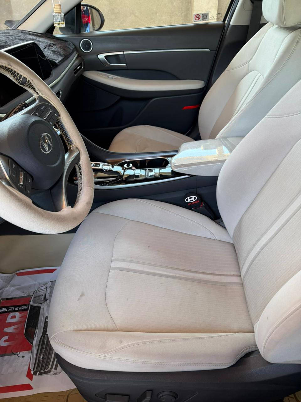 • السعة: 2.5 لتر (2497 سي سي)
• ناقل حركة أوتوماتيكي 8 سرعات
• نظام دفع أمامي (FWD)
مقاعد أمامية قابلة للتعديل كهربائيًا
• مقاعد قماش مريحة عالية الجودة
• شاشة وسطية لمس 
(عادة 8–10.25 بوصة حسب السوق)
• دعم Apple CarPlay & Android Auto
• مشغل USB / Bluetooth
• مفتاح دخول ذكي + زر تشغيل
• مكيف أوتوماتيكي مزدوج
نظام فرامل ABS + EBD
• (نظام ثبات السيارة)
• (نظام تحكم ديناميكي بالسيارة)
• 6 وسائد هوائية
• نظام التنبيه من الاصطدام الأمامي (FCA)
• تنبيه مغادرة المسار (LDW)
• مراقبة ضغط الإطارات (TPMS)
• حساسات خلفية
• كاميرا خلفية
. رقم بصرة باسمي السيارة حرة تقرير غرق حد دوسه الباب وبيها طخه بصندوق 
. السعر 185$
. العنوان : البصرة _ خور الزبير 
. للاستفسار وتساب : ***********
