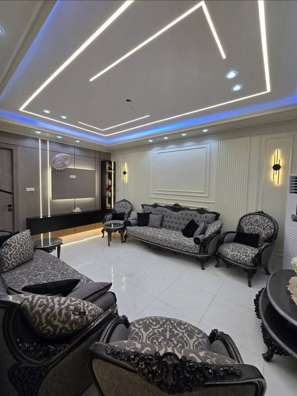 🌟 للبيع! 🌟
دار بناء حديث طابق واحد( 200 متر) في كربلاء - طويريج ـ حي الجمعيه 
🟢 المواصفات:
ــ دار بناء حديث صب مسلح عدد غرف 2 صالات 1 استقبال مطبخ عدد 1 صحيات عدد 2 بناء الدار طابوق وسقف صب مسلح 
- واجهة 10 متر
-  شغل درجة أولى 
- طابو ملك صرف 
- تحويل بسم المشتري
- ماء، كهرباء، مدارس، أسواق متوفرة
- عرض الشارع 15 متر
للاستفسار: ***********  ابو امير
