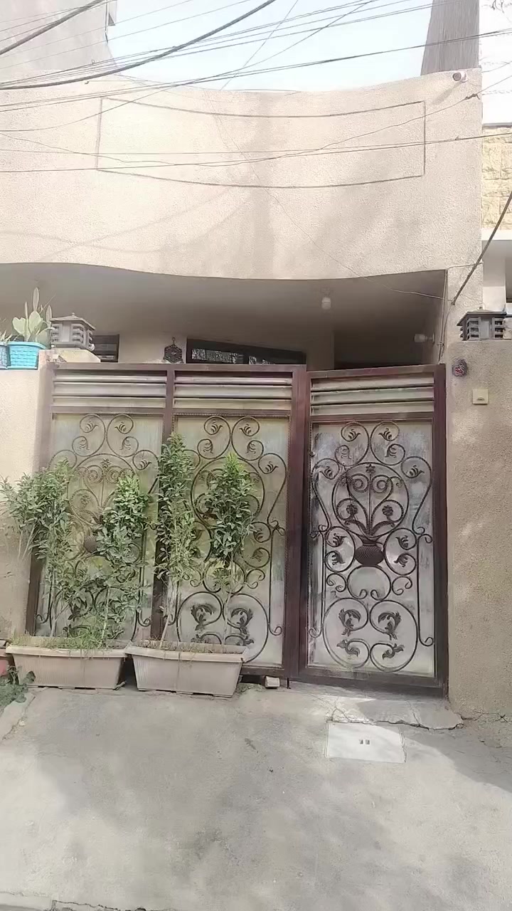 السلام عليكم بيت 100متر للبيع طابق واحد شارع عريض كامل الخدمات بناء 2018 قريب على مدرسه الحاج صادق الجبوري استفسار أكثر  ***********
