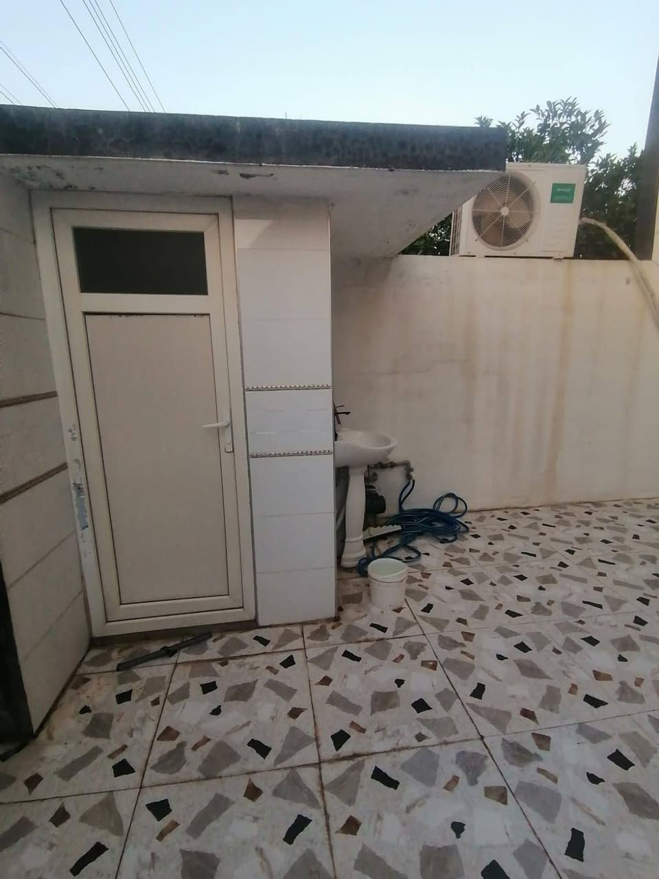 دار طابو صرف للبيع سعر مناسب
مساحه ١٣٠م طابق ونص بناء جديد فول
عنوان الدار
كركوك القادسيه الثانيه مجمع المدارس قرب المستوصف (المربع الذهبي)
محتويات البيت
استقبال
مطبخ
غرفتين نوم +غرفه طابق ثاني =يعني ٣ غرف نوم
درج داخلي
صحيات داخليه وخارجيه
كراج
الاستفسار مكتب السيد البياتي للعقار
مبايل (*********** او ***********)
عنوان المكتب
كركوك القادسيه الثانيه
شارع المرور القديم
مقابل ثانوية المستقبل الاهليه
مجاور صيدلية مركز الدواء
نستقبل كافة العروض وعرضها في كركوك الطابو الزراعي التجاري السكني
