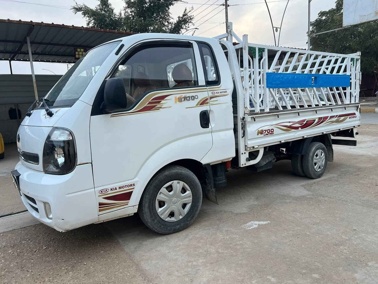 سلام عليكم 
للبيع كيا موديل 2014 سيارة مكفوله من الصبغ عدا ملاحظات بسيطه محركه كيره شرط رقم صلاح الدين 
سعره 110 وبيه مجال مكانه الانبار حديثه 
رقم صاحب السيارة /***********
اني مكلف بالنشر
