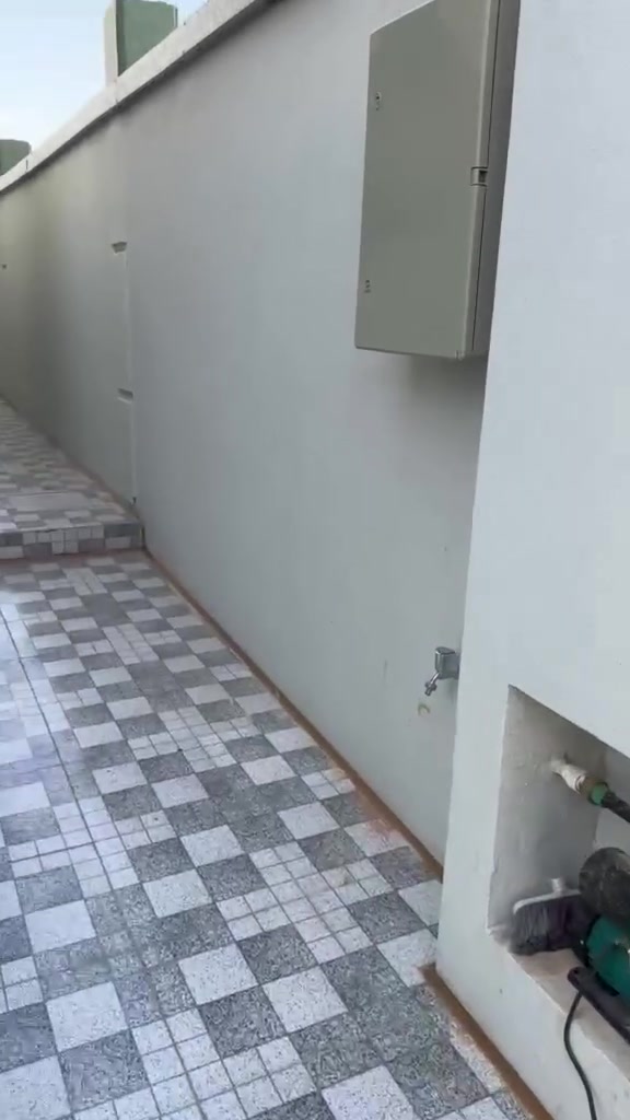 يتوفر بيت للايجار مجمع عمر براوي فاروق اثنين مجاور الجامعه بيت ركن جديد يتكون من ديوانيه مع صاله مع مطبخ مع اربع صحيات مع اربع غرف طابقين سعر الايجار 550 بمجال شيء قليل 
***********
