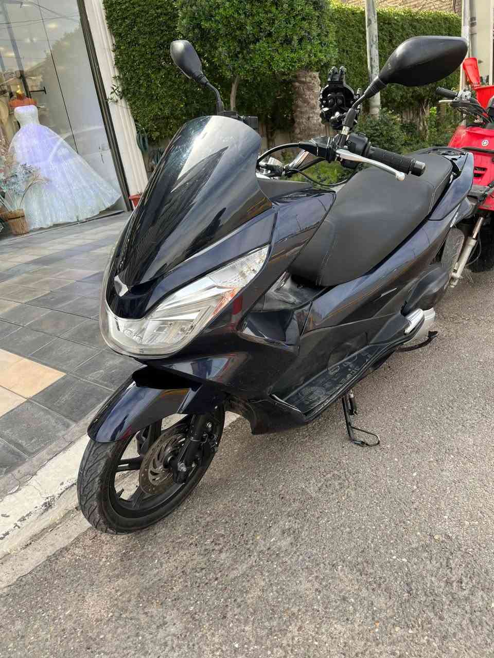 للبيع pcx الجيل الثاني مكفوله من الفتح دراجه خير من الله اللون نيلي مو اسود السعر مليون و 550 قفل لاتخابر وتعامل مكان مدينة الصدر ***********
