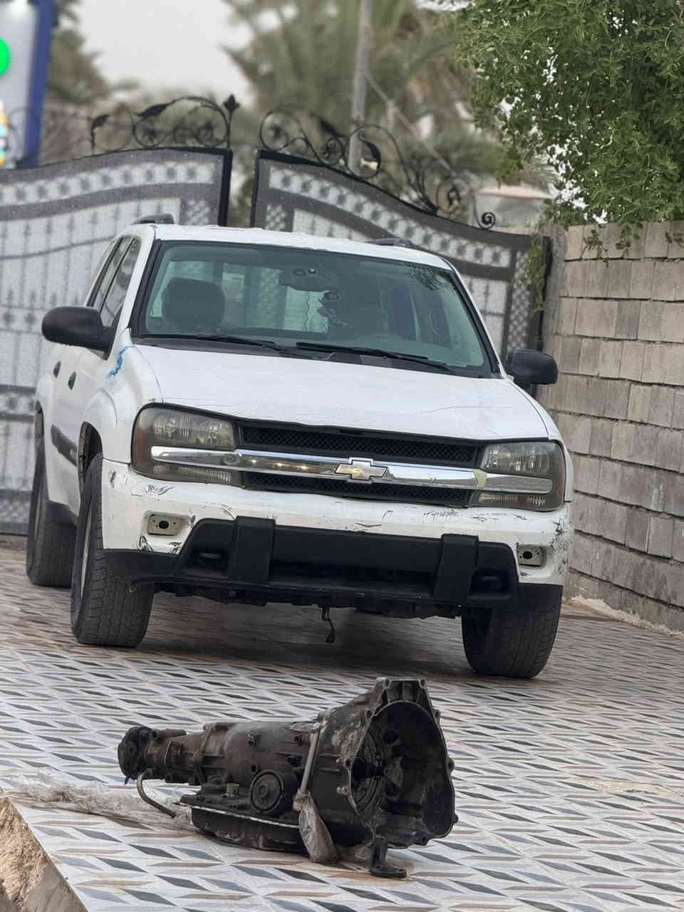 السلام عليكم 
بلايزر مزاد الداخلية 2005 مكينه وكير بلادي مال كصه تبريد ثلج تدفئه شغاله السياره كلها شغاله ضفيره بلاديه مابيها ولا جطل دواخل نضيفه مابيها كسر تايرات نص عمر مال جكساره السياره بدون ضربه بدون معجون فقط شبر بالهلال الخلفي تحتاج صبغ عام وتكعد عروس السياره على ايدي صار سنتين ماشفت بيها عطل من فضل الله 
مكاني صلاح الدين العلم 
السعر 52 وبيها مجال للطيبين 
***********
